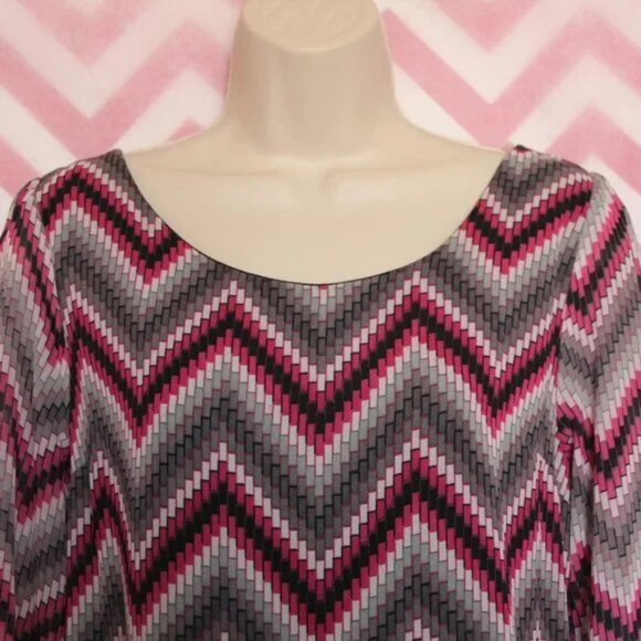 Beautiful Chevron Tunic Size S - Picture 3 of 6